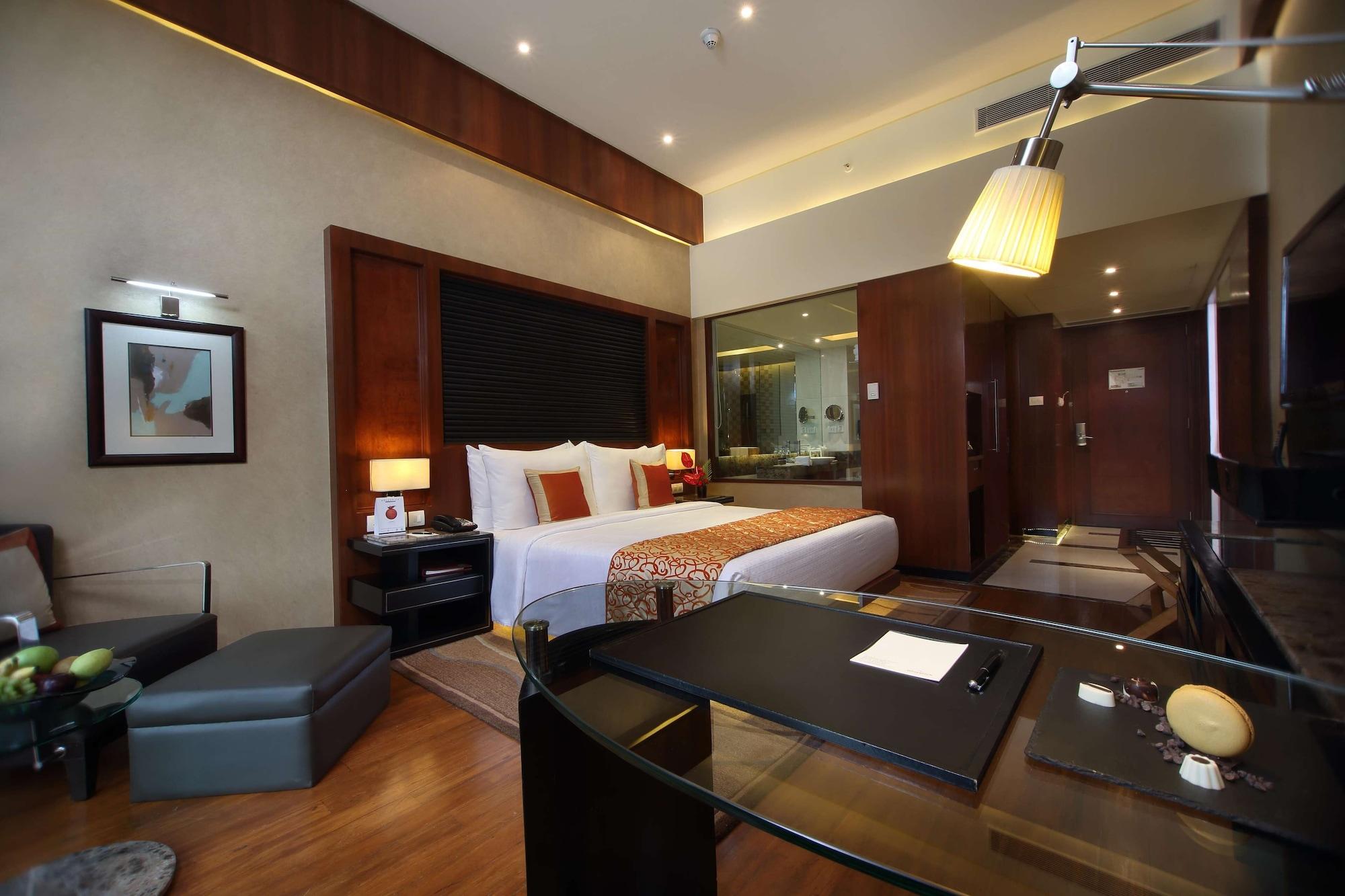 Gokulam Grand & होटल