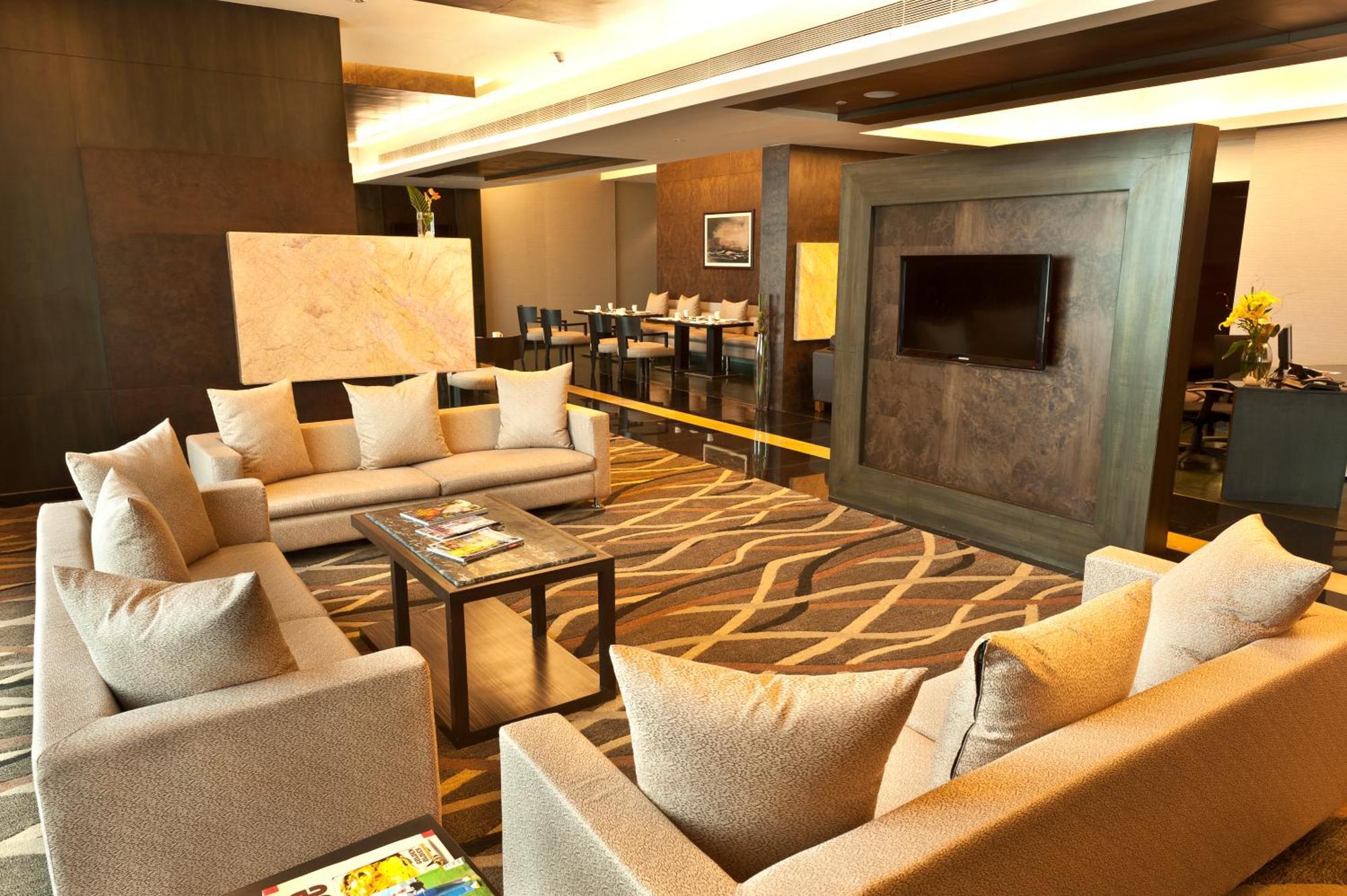 होटल Gokulam Grand & 5*