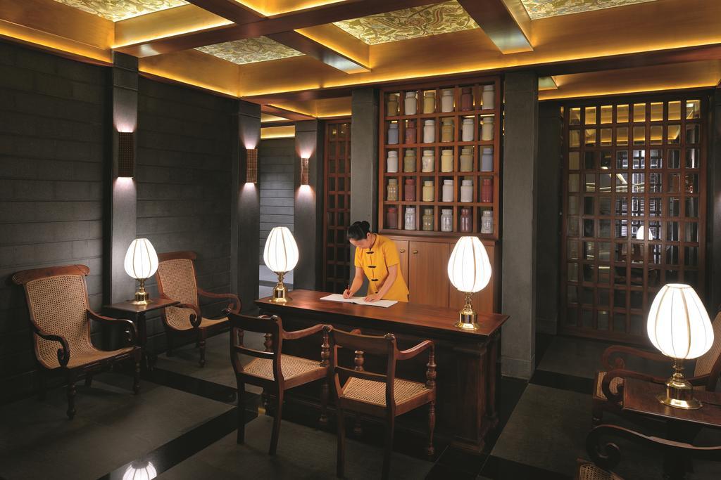 होटल Gokulam Grand & 5*