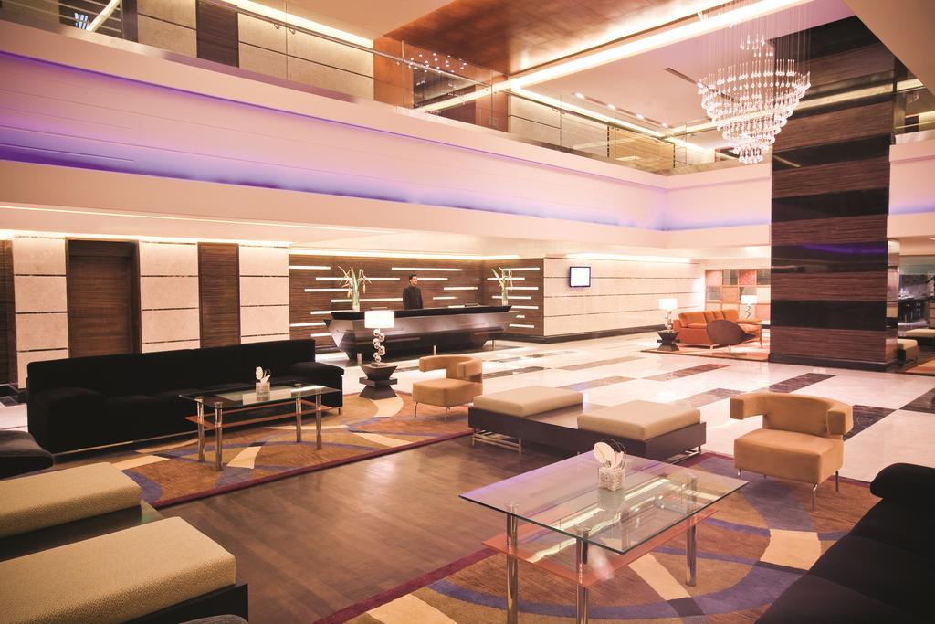 होटल Gokulam Grand & 5*