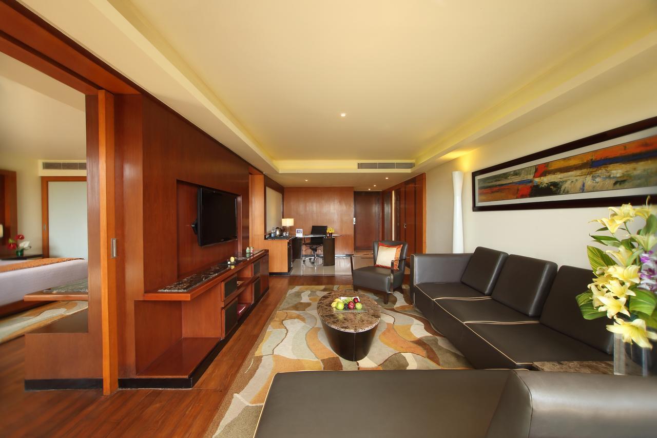 होटल Gokulam Grand & 5*